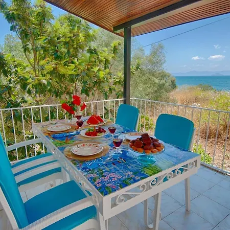 Seaside Summer House, 2nd Floor * Φετιγιέ
