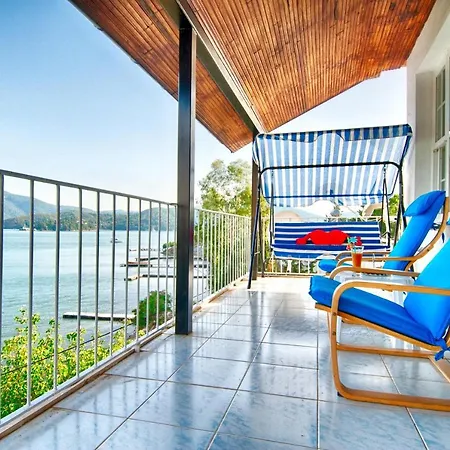 Seaside Summer House, 2nd Floor * Φετιγιέ